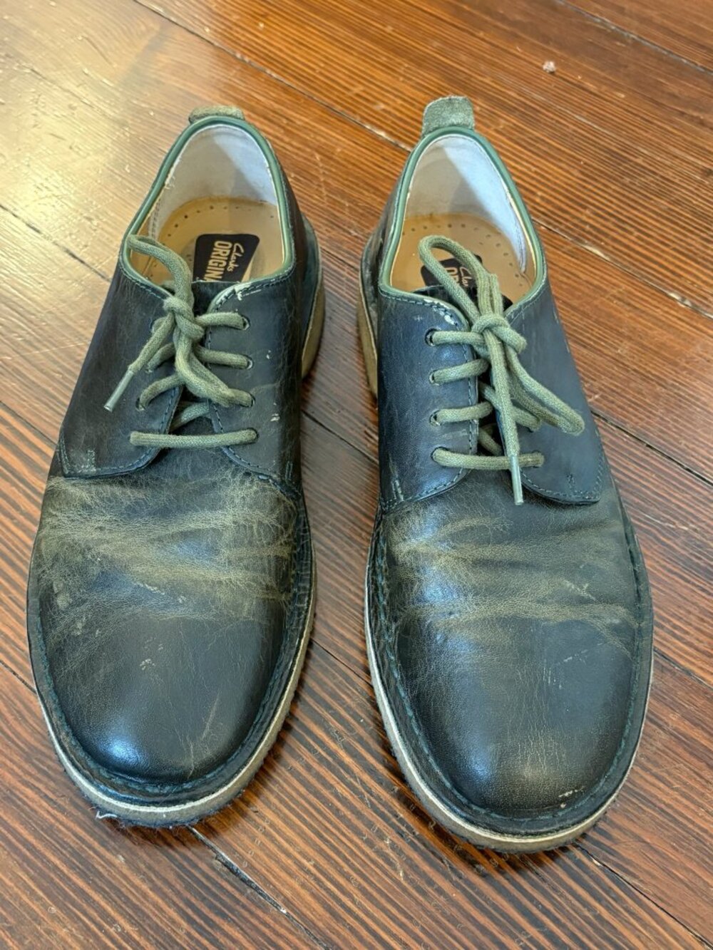 Clarks Originals Distressed Green Leather Derby Shoes — Men's US 8